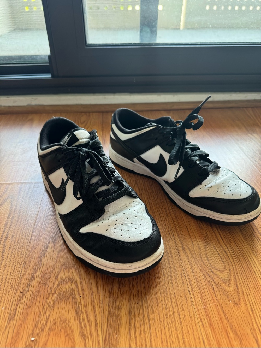 Nike Men’s Black and White Low-Top Sneakers - Swoosh Detail